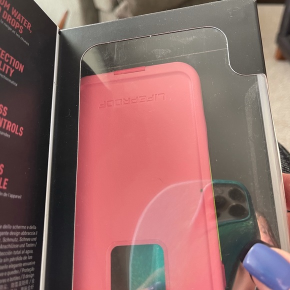Pink life proof case for an iPhone 6 or 6s - Picture 2 of 2